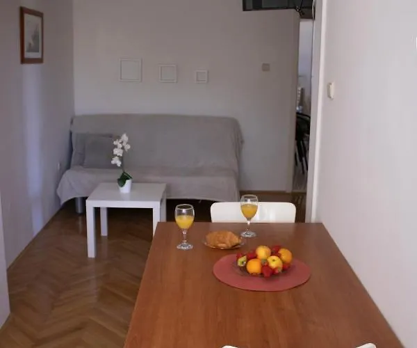 Apartment Nikola Skarica 1 Duće